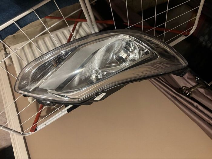 12 Ford Focus Headlight
