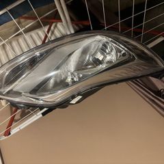 12 Ford Focus Headlight