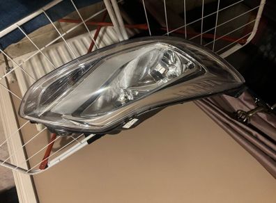 12 Ford Focus Headlight