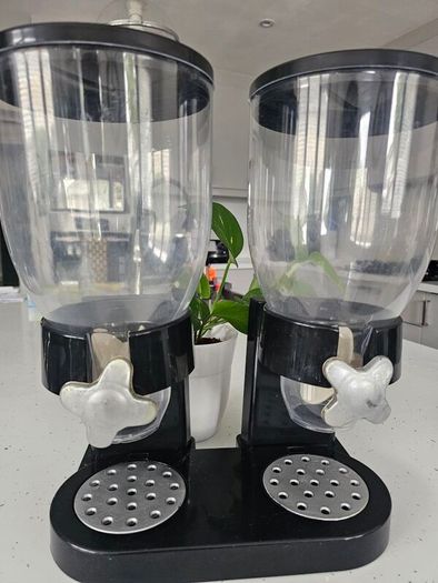 Cereal dispenser