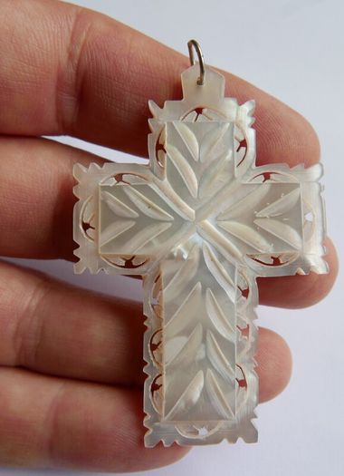 Vintage Dainty Round Star Carved White Mother of Pearl MOP Shell Pendant