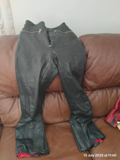 Ladies leather motorbike suit