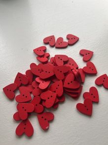 Red hart shape wooden buttons