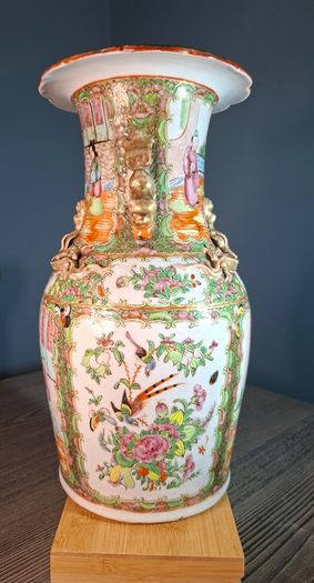 19th century Chinese Canton famille rose vase