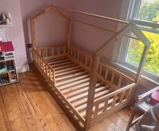 Montessori house bed