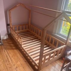 Montessori house bed