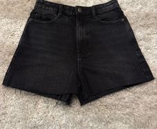 Zara black denim shorts (34