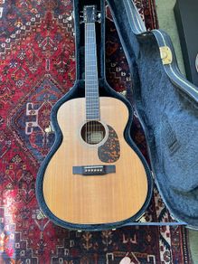 Larrivee OM-03 SP with passive  pick up and Larriveehard case.