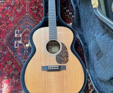 Larrivee OM-03 SP with passive  pick up and Larriveehard case.