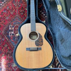 Larrivee OM-03 SP with passive  pick up and Larriveehard case.