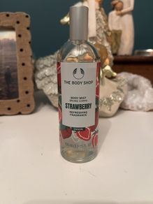 the body shop strawberry body mist 100ml