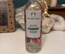 the body shop strawberry body mist 100ml