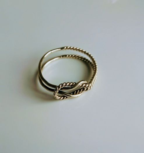 9ct gold Celtic double knot ring size N