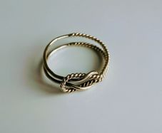 9ct gold Celtic double knot ring size N