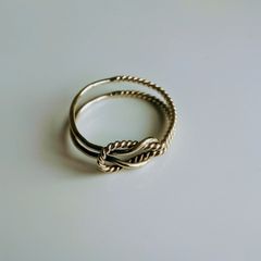 9ct gold Celtic double knot ring size N