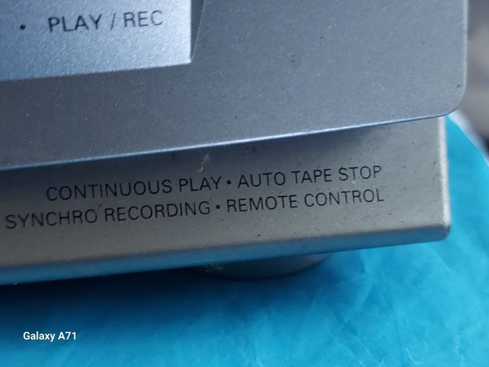Philips Mini HIFI Systejm, Model FW530C, Radio, 3 CD changer and Dual Tape, in excellent cosmetic condition