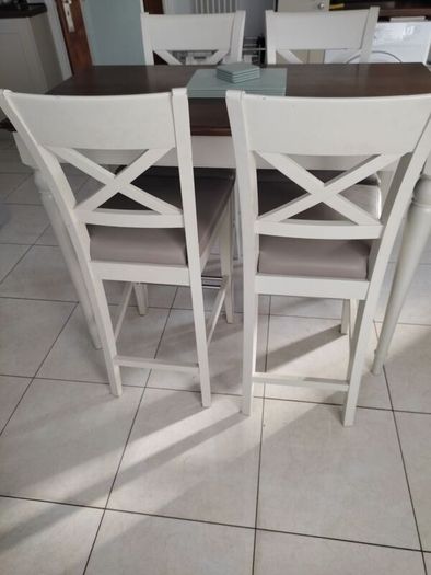 Kitchen Table and Chairs x4