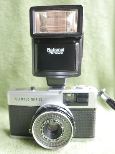 Olympus Trip 35 35mm Film Camera with  Flash - Tested