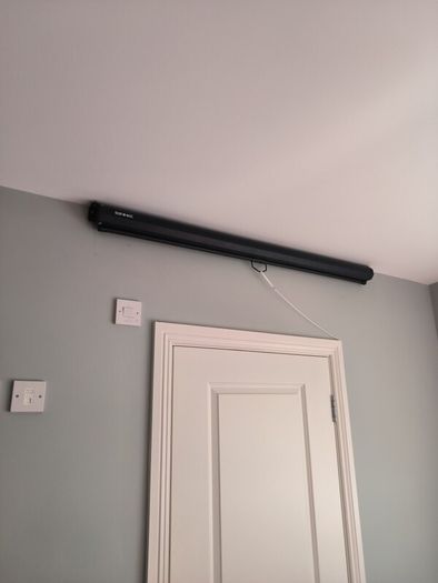 iWimius Projector with Pull Down Screen