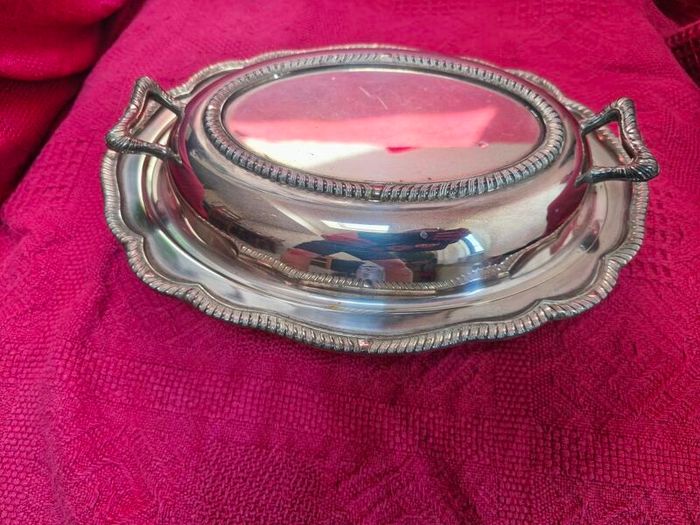 F.B.Rogers Silverware vegetable dish with lid