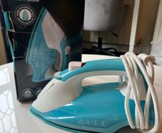 Blue Russel Hobbs iron