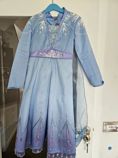 Disney store Elsa Frozen 2 costume