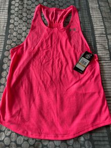 Size S/M UnderArmor Top