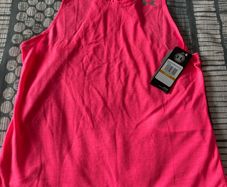 Size S/M UnderArmor Top
