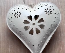 Cream Hanging Heart Tealight Candle Holder