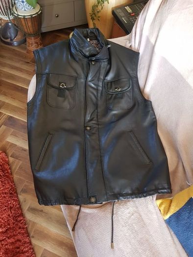 Leather gillet. sleavless leather jacket.