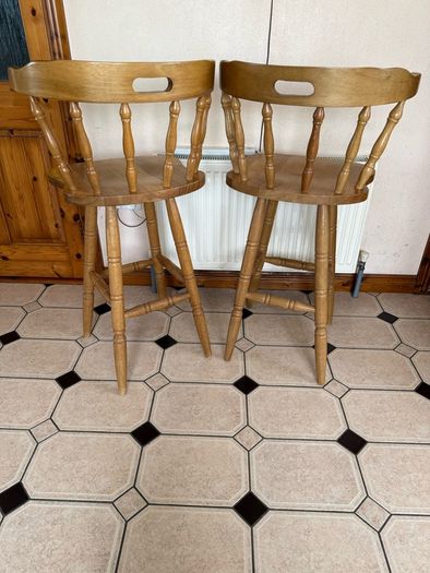 Pair of Rubberwood Bar Stools in Very Good Condition