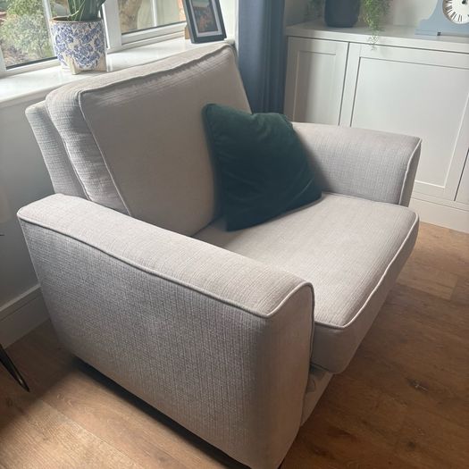 Price drop ! Three piece suite - excellent quality
