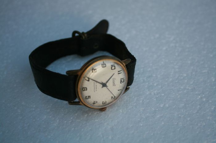 Vintage Men's wind-up watch, works but a bit too fast