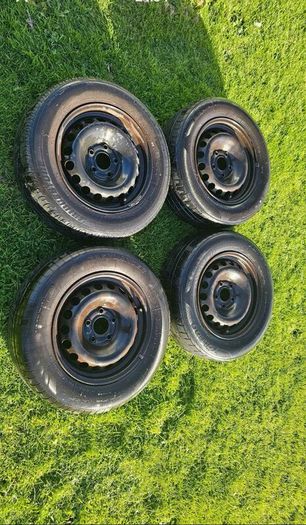 Set of 4 Steel Wheels (with hubcaps) 5x114.3