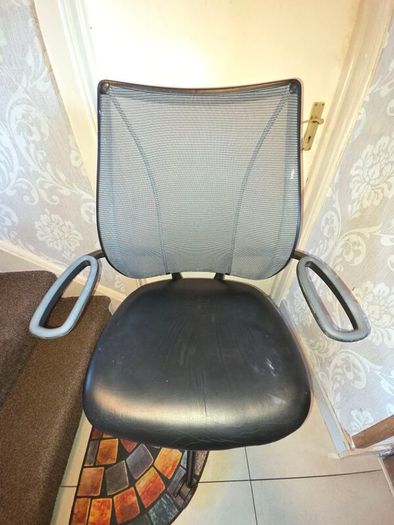 Humanscale Liberty Office chair - Needs arm pads!!