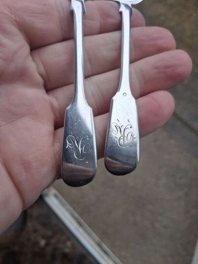 12 X John Round Fiddle Pattern Sterling Silver Teaspoons Plus Tongs (275 grams)