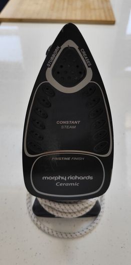 Morphy Richards Comfigrip Steam Iron (2400W)