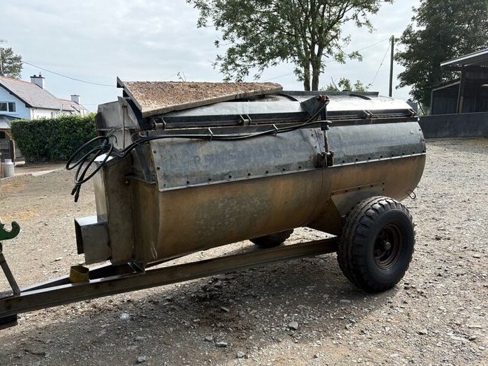 Muck spreader