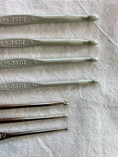 set 7 Crochet Hooks