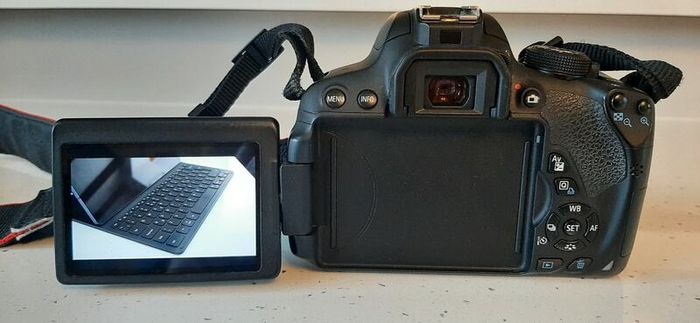 Canon EOS 700D DSLR Bundle + Lens - Boxed & Perfect Condition