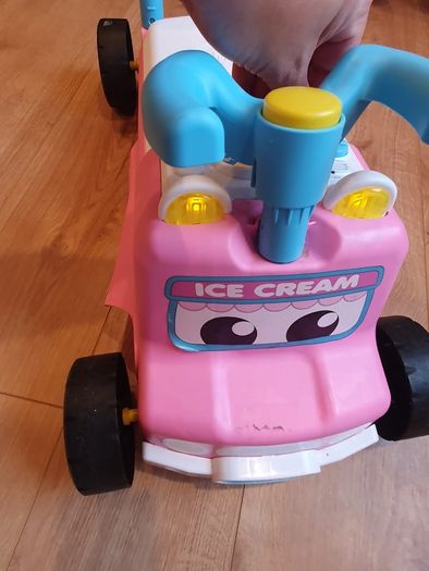 Push and pull ice cream truck