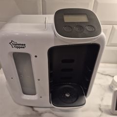 Tommee tippee bottle maker & tommee tippee electric steriliser