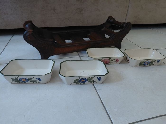 Vintage wooden serving tray with four ramekins