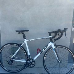 Giant Defy 4 Adult Road Bike