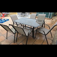 garden table and chairs