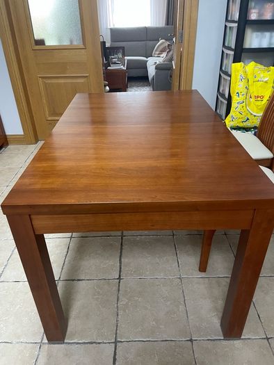 Kitchen dinning table and 6 chairs