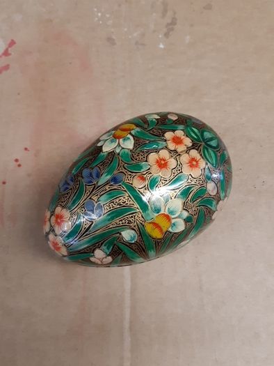 Trinket box egg shaped