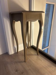 Mindy Brownes table