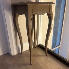 Mindy Brownes table