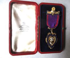 Victorian Masonic / Independent Order Of Oddfellows Gilt & Enamel Medal